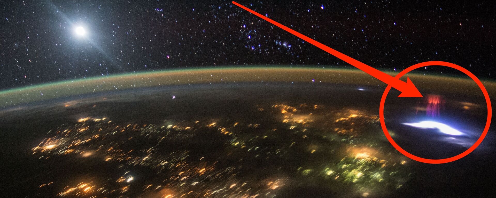 This photo, taken by an astronaut traveling over Central America in the International Space Station, captures a red sprite formed over a thunderstorm. - Sputnik Türkiye, 1920, 19.08.2025