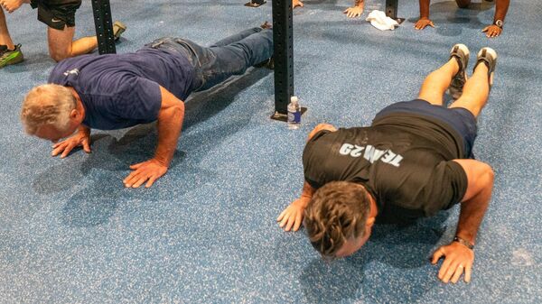 Kennedy ve Hegseth diğer bakanlara meydan okudu: '5 dakikada 100 şınav, 50 barfiks' - Sputnik Türkiye