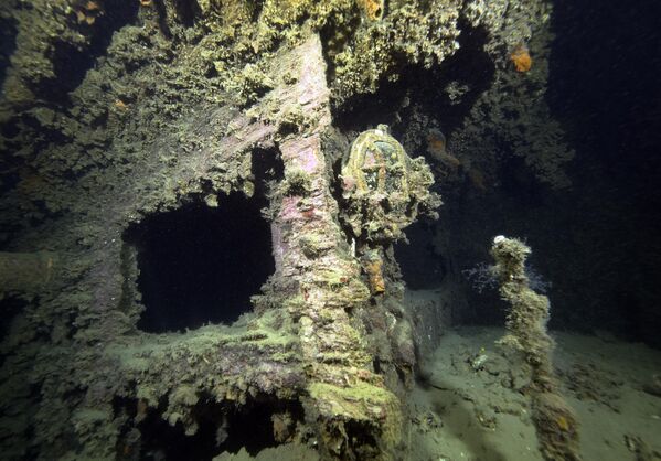 Kaptan Frangos gemisinin hikayesi şöyle: Malta’dan Bulgaristan’ın Varna Limanı’na sefer yapan Yunan bandıralı yük gemisi, aynı güzergahta ilerleyen Dimos adlı başka bir gemiyle çarpıştı. Çarpışma sonrası yaklaşık 125 metre uzunluğundaki, bin 530 grostonluk gemi kısa sürede sulara gömülerek Çanakkale Boğazı’nın akıntılı bölgesinde deniz tabanına yan yattı.  - Sputnik Türkiye