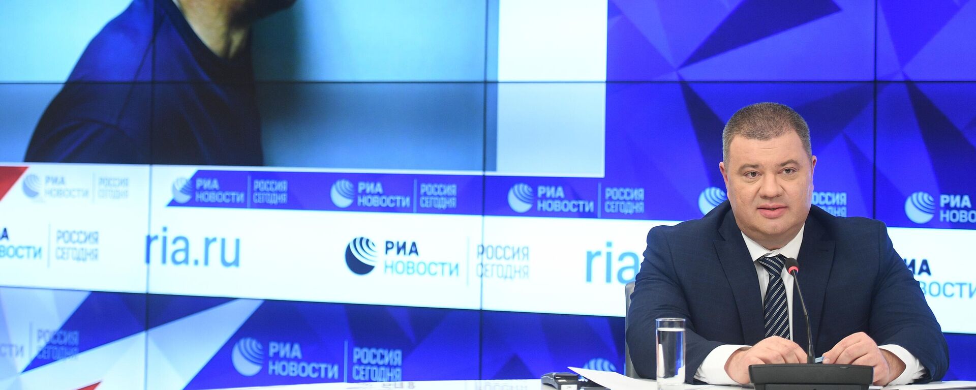 Подполковник Службы безопасности Украины Василий Прозоров на пресс-конференции в Международном мультимедийном пресс-центре МИА Россия сегодня в Москве по событиям на постмайданной Украине - Sputnik Türkiye, 1920, 21.08.2025