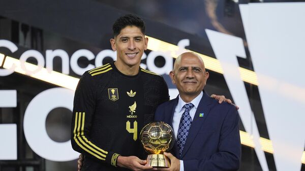 Yıldız futbolcu İstanbul'a geliyor - Sputnik Türkiye