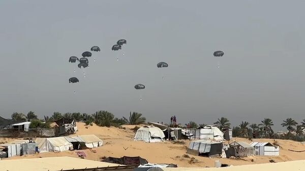 ‘İnsani yardımların havadan atılması Gazze sakinleri için aşağılayıcı ve tehlikeli’ - Sputnik Türkiye