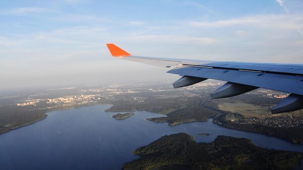 An aircraft is flying over the Moscow Canal - Sputnik Türkiye
