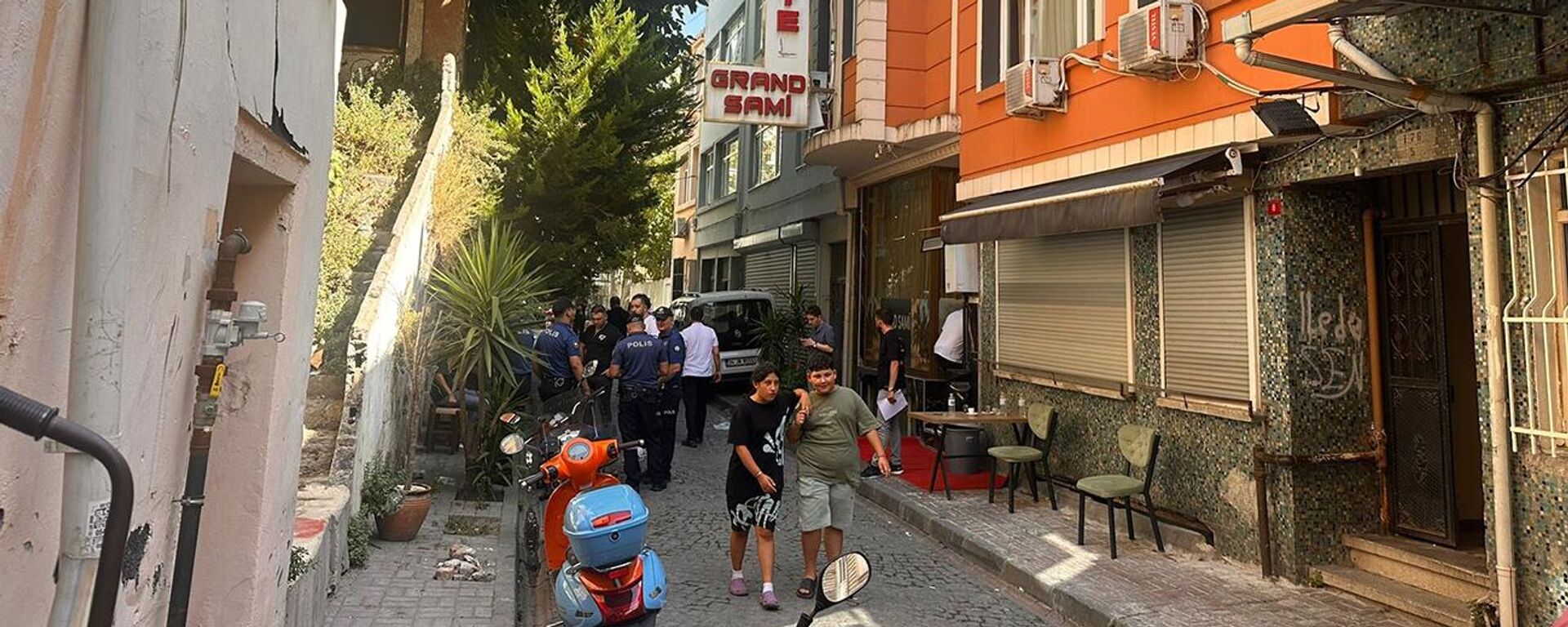 İstanbul'da Hollanda vatandaşı 2 çocuğun otelde ölü bulunmasına ilişkin 4 zanlı yakalandı
 - Sputnik Türkiye, 1920, 25.08.2025