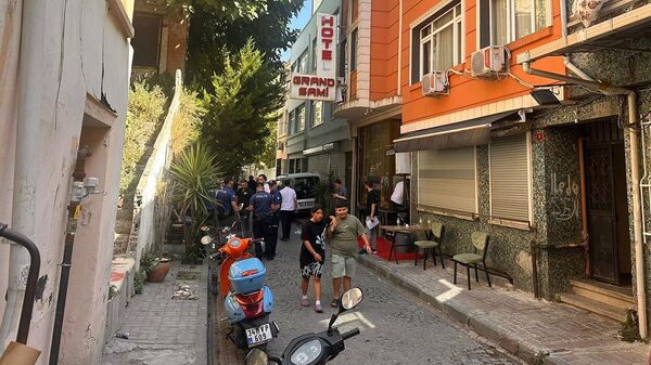 İstanbul'da Hollanda vatandaşı 2 çocuğun otelde ölü bulunmasına ilişkin 4 zanlı yakalandı
 - Sputnik Türkiye