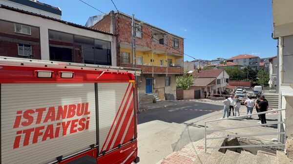İstanbul'da çökme riski bulunan 3 katlı bina tahliye edildi
 - Sputnik Türkiye