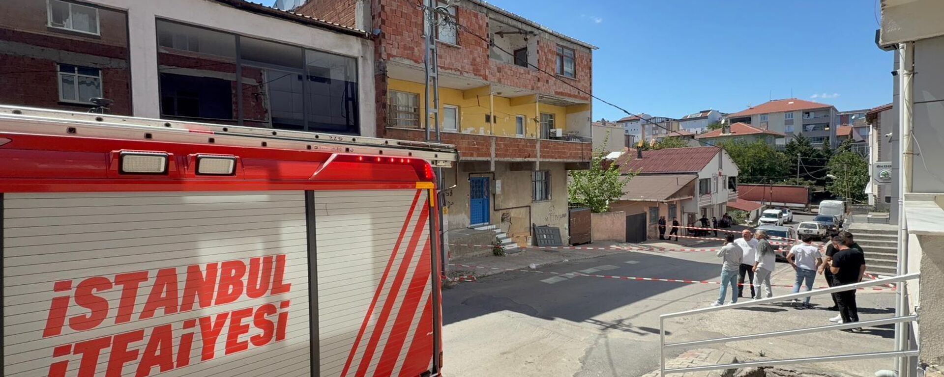 İstanbul'da çökme riski bulunan 3 katlı bina tahliye edildi
 - Sputnik Türkiye, 1920, 25.08.2025