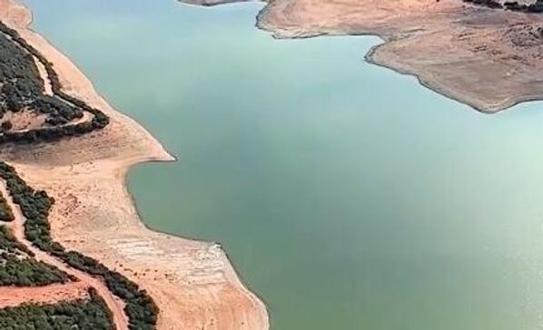 Edirne&#x27;nin Keşan ilçesindeki Kadıköy Barajı&#x27;nda 21 Ağustos&#x27;ta yapılan ölçümlerde  su seviyesinin yüzde 1&#x27;in altına düşmesi nedeniyle vatandaşlara su tasarrufu çağrısında bulunuldu. Toplam kapasitesi 56 milyon metreküp olan barajın doluluk oranı, kuraklık ve aşırı sıcaklığa bağlı buharlaşma nedeniyle kritik seviyelere geriledi. - Sputnik Türkiye