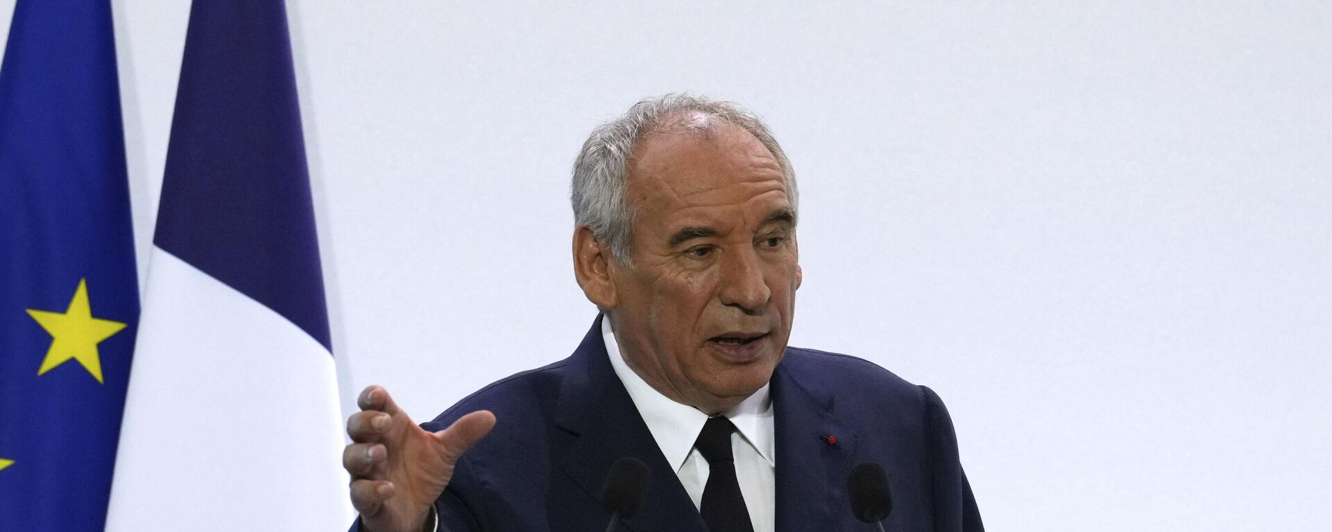 Fransa Başbakanı Bayrou tartışmalı bütçe görüşmeleri öncesi Ulusal Meclisi güven oylamasına götürecek - Sputnik Türkiye, 1920, 25.08.2025