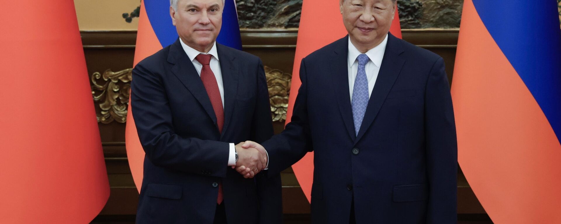 Çin Devlet Başkanı Şi Cinping ve Rusya Devlet Duması Başkanı Vyaçeslav Volodin - Sputnik Türkiye, 1920, 26.08.2025