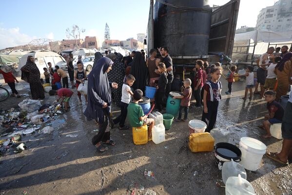 İsrail&#x27;in abluka altındaki Gazze Şeridi&#x27;ne yönelik acımasız ve yıkıcı saldırıları aralıksız sürerken, uygulanan ambargo nedeniyle bölgedeki insani kriz giderek derinleşiyor. - Sputnik Türkiye