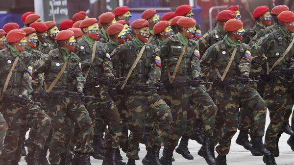 Soldiers march in the Independence Day military parade in Caracas, Venezuela, Friday, July 5, 2024. Venezuela is marking 213 years of independence from Spain. (AP Photo/Cristian Hernandez) - Sputnik Türkiye