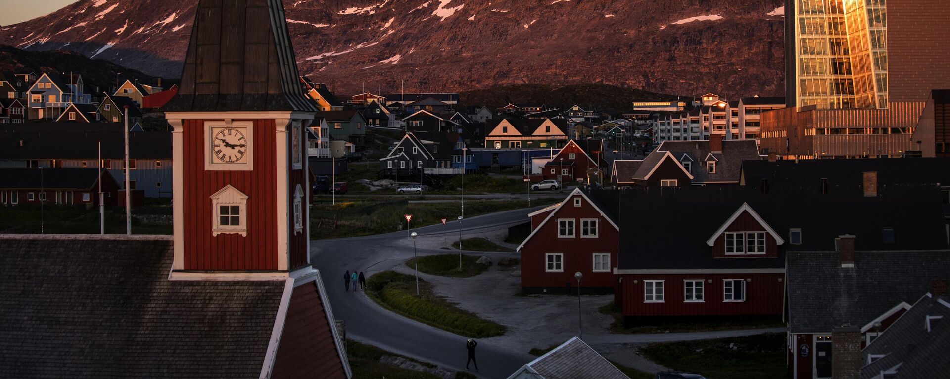 The sun sets over Nuuk, Greenland, Monday, July. 31, 2017 - Sputnik Türkiye, 1920, 27.08.2025