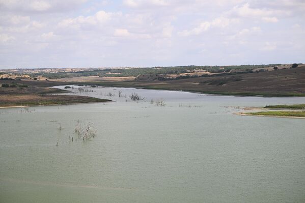 Edirne’nin Uzunköprü ilçesinde bulunan Çakmak köyünde yapımı tamamlanan Çakmak Barajı’nın havzası, Meriç Nehri’nden getirilecek suyla doldurulacak. - Sputnik Türkiye