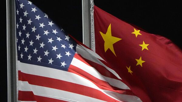 The American and Chinese flags. - Sputnik Türkiye