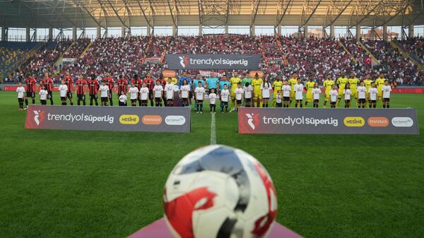 Trendyol Süper Lig'in 4. haftasında Gençlerbirliği ile Fenerbahçe takımları karşılaştı - Sputnik Türkiye