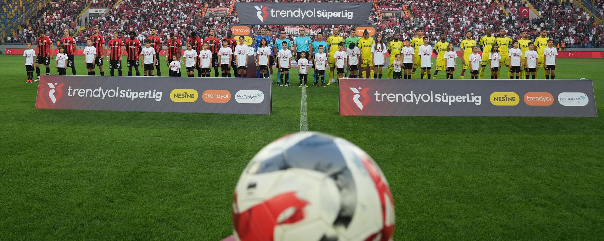 Trendyol Süper Lig'in 4. haftasında Gençlerbirliği ile Fenerbahçe takımları karşılaştı - Sputnik Türkiye, 1920, 31.08.2025