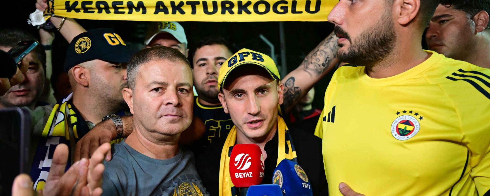 Kerem Aktürkoğlu, Fenerbahçe Kulübü'ne transferi için İstanbul'a geldi - Sputnik Türkiye, 1920, 01.09.2025