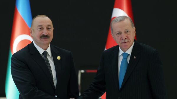 Erdoğan, liderler zirvesinde Aliyev ve Paşinyan ile görüştü - Sputnik Türkiye