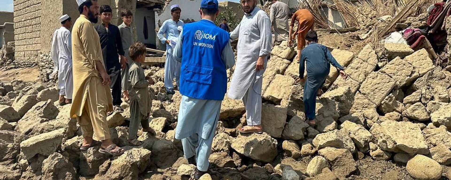 Afganistan'daki 6 büyüklüğünde deprem: 600'den fazla kişi hayatını kaybetti, yerleşim yerleriyle bağlantı kesildi - Sputnik Türkiye, 1920, 02.09.2025