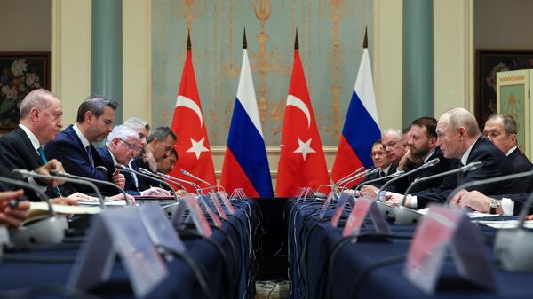 Rusya ve Türkiye heyetleri, Erdoğan- Putin buluşması - Sputnik Türkiye