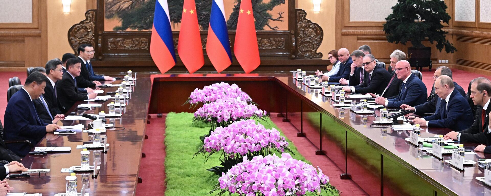 Pekin’de Putin ve Şi başkanlığındaki heyetler arasında ikili görüşme gerçekleşti - Sputnik Türkiye, 1920, 02.09.2025