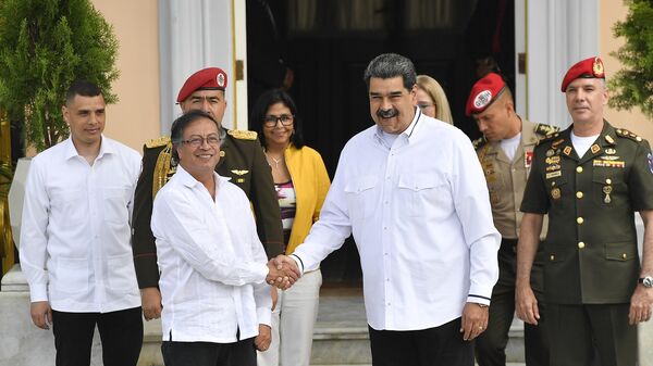 Kolombiya'dan ABD'ye Venezüella uyarısı: Saldırı olursa Suriye ve Irak'ta gördükleriniz bölgenin gerçeği olur - Sputnik Türkiye
