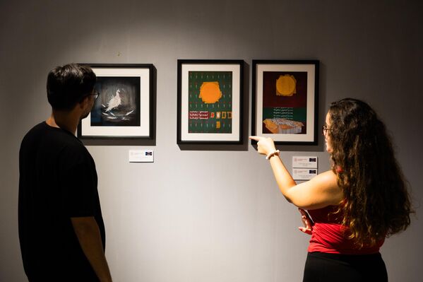 Festival, Filistin mücadelesine bir saygı duruşu niteliğinde özel bir seçkiye ev sahipliği yapıyor. Küratörlüğünü Samed Karagöz&#x27;ün üstlendiği, çağdaş Filistin sanatından çarpıcı bir seçki sunan &quot;Hâlâ Yaşıyorum&quot; sergisi Manfred Osman Korfman Kütüphanesi&#x27;nde sanatseverlerle buluşuyor. - Sputnik Türkiye