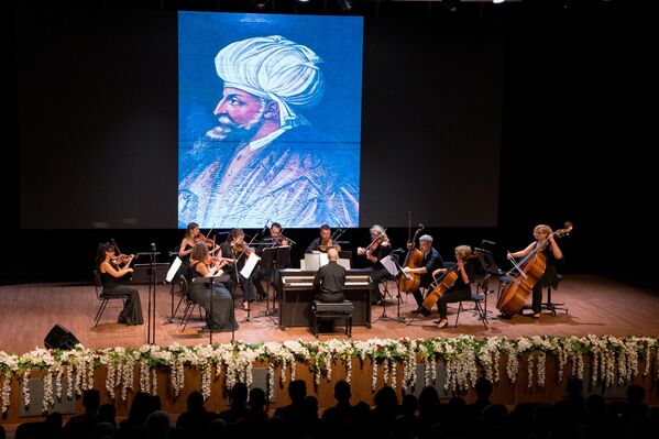 İstanbul Devlet Opera ve Balesi &quot;Anadolu’dan Hikâyeler&quot; konseriyle Çanakkale Onsekiz Mart Üniversitesi İçdaş Kara Yusuf Kongre Merkezi&#x27;nde dinleyicilerine tarihin, kültürün ve müziğin iç içe geçtiği unutulmaz bir sanat deneyimi yaşattı. - Sputnik Türkiye