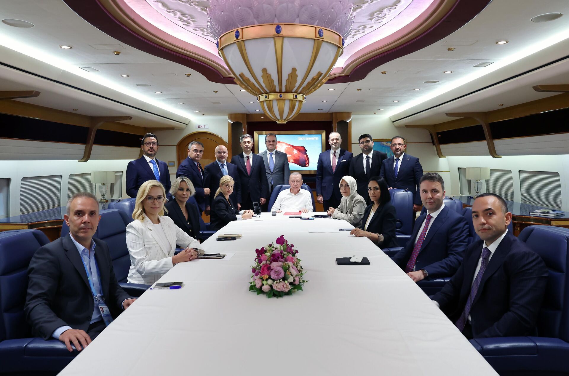 Cumhurbaşkanı Erdoğan, Çin ziyaretinin ardından uçakta gazetecilerin sorularını yanıtladı - Sputnik Türkiye, 1920, 02.09.2025