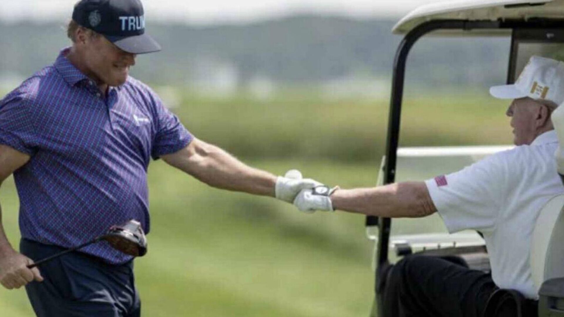 Trump sağlık sorunu iddialarına golf fotoğrafıyla yanıt verdi - Sputnik Türkiye, 1920, 02.09.2025