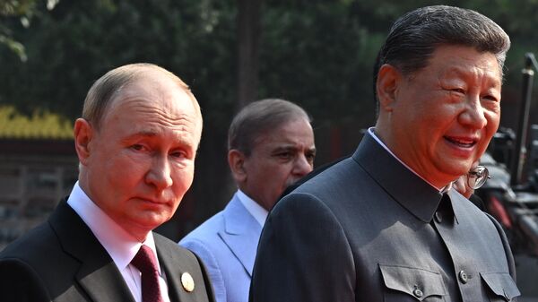 2. Dünya Savaşı'nın sona ermesinin 80. yılında Çin’in Zafer Günü Geçidi'nde Vladimir Putin ve Şi Cinping - Sputnik Türkiye