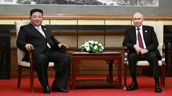 Rusya Devlet Başkanı Vladimir Putin ve Kuzey Kore lideri Kim Jong-un  - Sputnik Türkiye