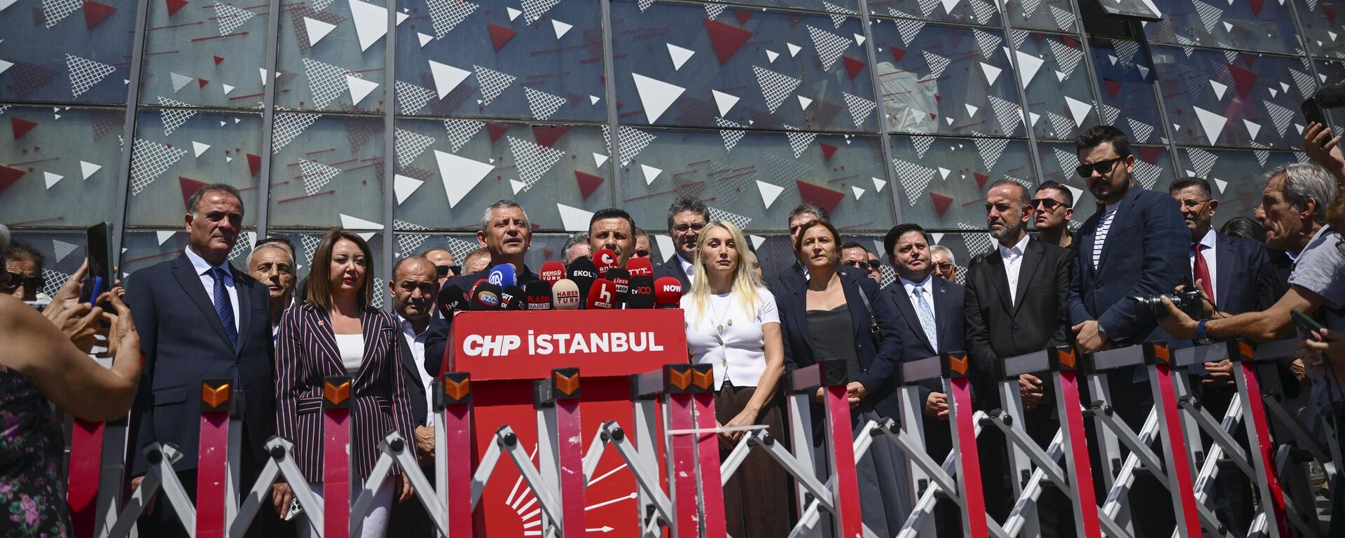 Özgür Özel - Sputnik Türkiye, 1920, 03.09.2025