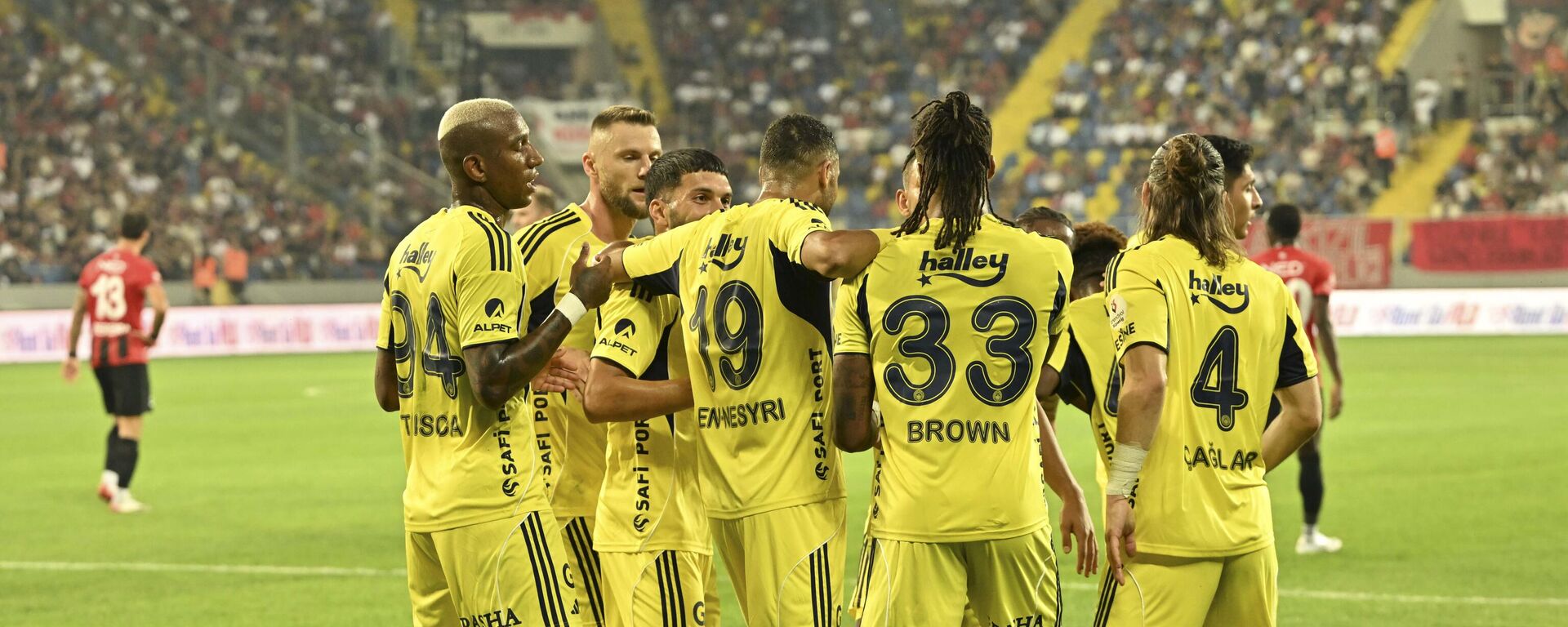 Fenerbahçe'nin Avrupa Ligi kadrosu açıklandı: 7 isim kadroda yok - Sputnik Türkiye, 1920, 04.09.2025