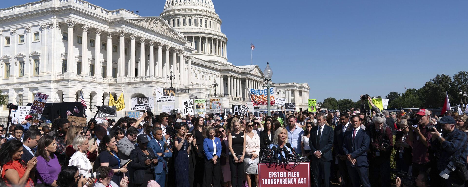 Epstein mağdurları: İstismar eden isimlerin gizli listesini hazırlıyoruz - Sputnik Türkiye, 1920, 04.09.2025