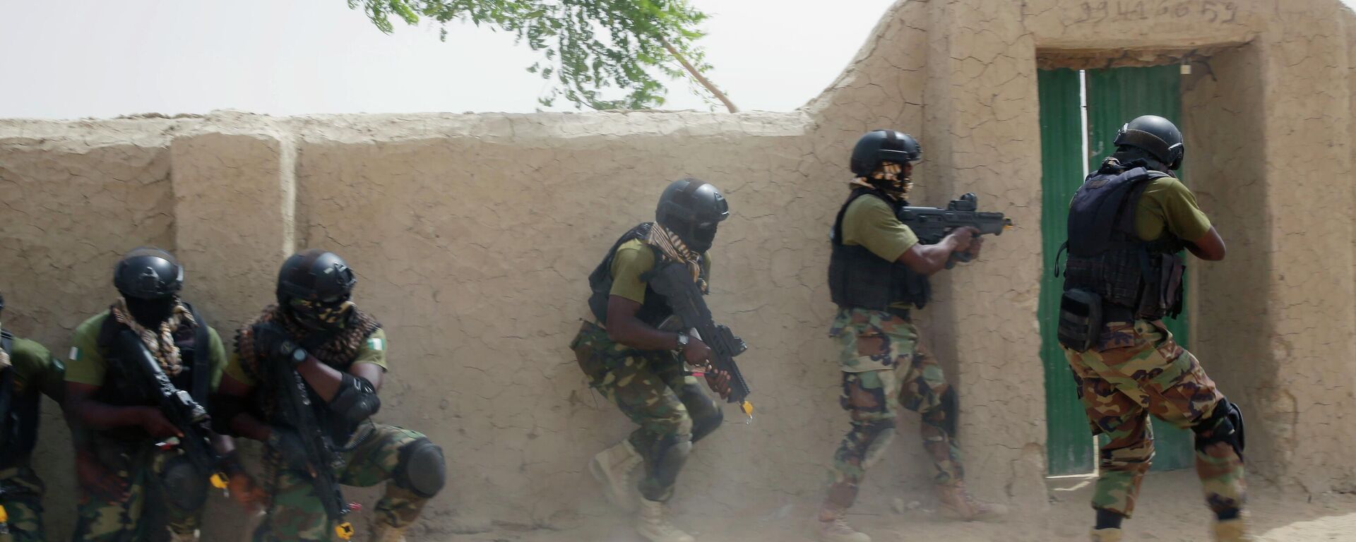 Nigerian special forces participate in an hostage rescue exercise at the end of the Flintlock exercise in Mao, Chad, Saturday, March 7, 2015. The U.S. military and its Western partners conduct this training annually and set up plans long before Boko Haram began attacking its neighbors Niger, Chad and Cameroon - Sputnik Türkiye, 1920, 04.09.2025
