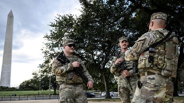 Başkent Washington, D.C.’de artırılan güvenlik önlemleri kapsamında Ulusal Muhafız birlikleri - Sputnik Türkiye