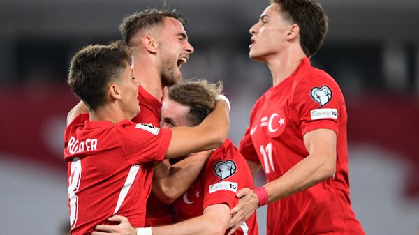 Milli takımlardan bu hafta 3'te 3: Sahada, parkede, filede maçlar ne zaman? - Sputnik Türkiye