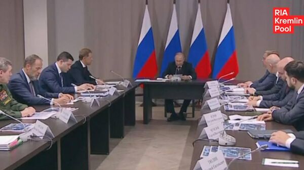 Putin, Samara’da uçak ve roket motoru sektörünün önde gelen temsilcileriyle toplantı düzenledi - Sputnik Türkiye