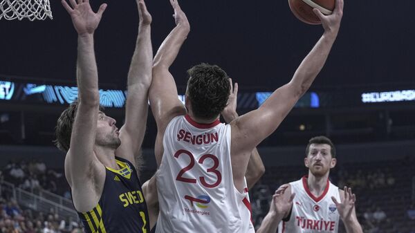 Türkiye, İsveç’i mağlup ederek EuroBasket 2025’te çeyrek finale yükseldi - Sputnik Türkiye