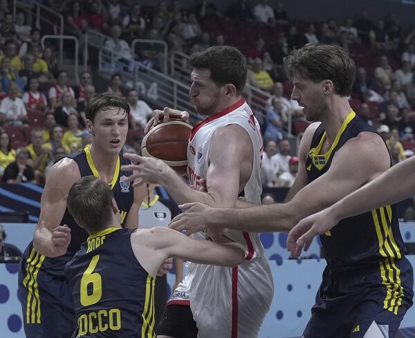 A Milli Takım, son 16 turunda İsveç&#x27;e üstünlük kurması halinde çeyrek finalde Polonya-Bosna Hersek müsabakasının galibiyle karşılaşacak. - Sputnik Türkiye