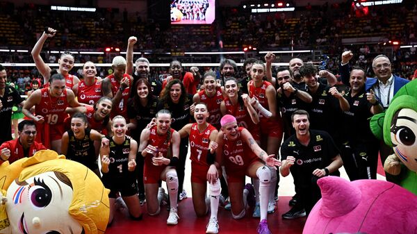 Çifte zafer günü: Türkiye, voleybol ve basketbolda aynı gün galip geldi - Sputnik Türkiye