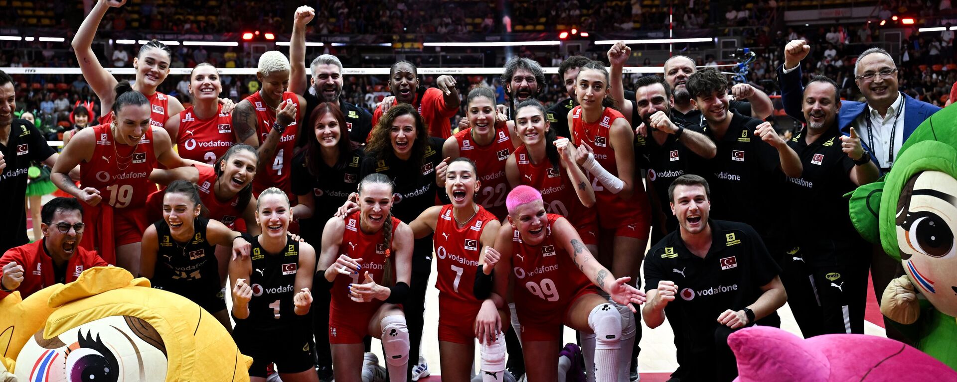 Çifte zafer günü: Türkiye, voleybol ve basketbolda aynı gün galip geldi - Sputnik Türkiye, 1920, 06.09.2025