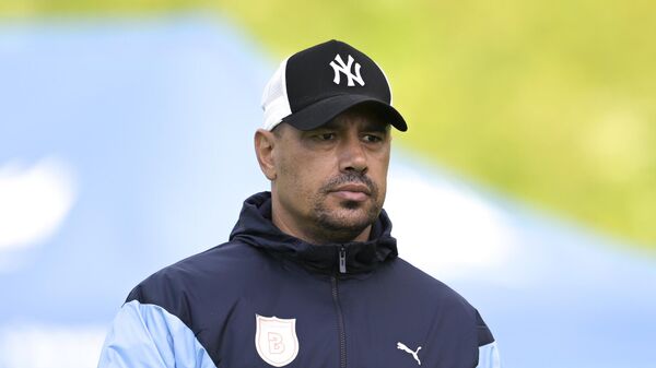 RAMS Başakşehir, teknik direktör Çağdaş Atan ile yolların ayrıldığını açıkladı. - Sputnik Türkiye