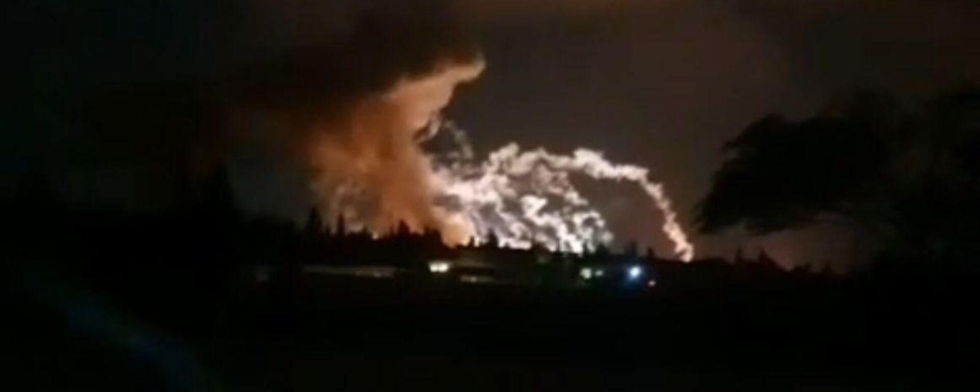 İsrail'in Suriye'nin Humus kentinin güneydoğusunda bir hava savunma taburu hedef aldığı bildirildi. - Sputnik Türkiye, 1920, 08.09.2025