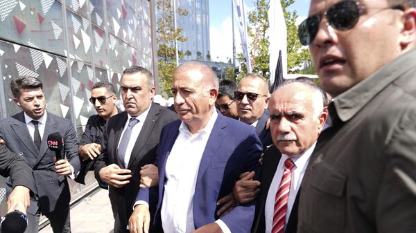 Gürsel Tekin - Sputnik Türkiye