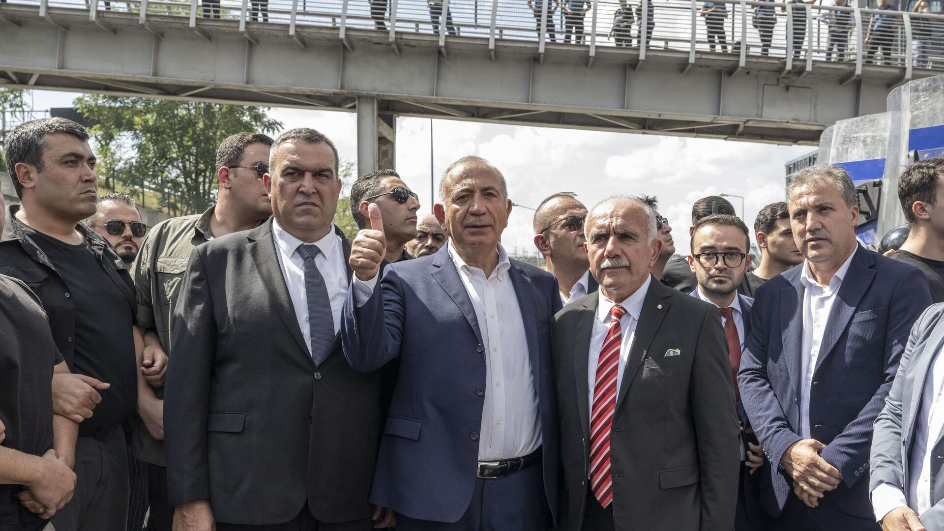 Yüksek Seçim Kurulu duyurdu: Gürsel Tekin il kongresinde oy kullanamayacak - Sputnik Türkiye, 1920, 10.09.2025