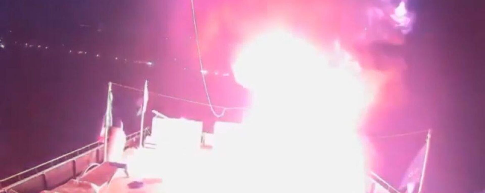 İsrail ablukasını kırmak için yola çıkan Küresel Sumud Filosu’ndaki bir gemiye daha İHA saldırısı düzenlendi. Saldırıda can kaybı yaşanmazken, gemide küçük çaplı hasar oluştu. - Sputnik Türkiye, 1920, 10.09.2025