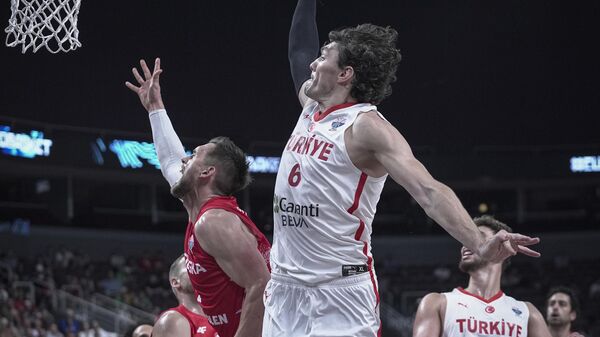 12 Dev Adam - Sputnik Türkiye